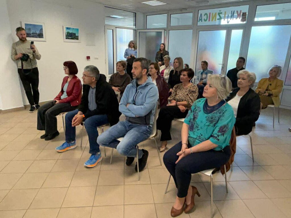 0daffa8e D013 4c34 B121 B7de2f173722