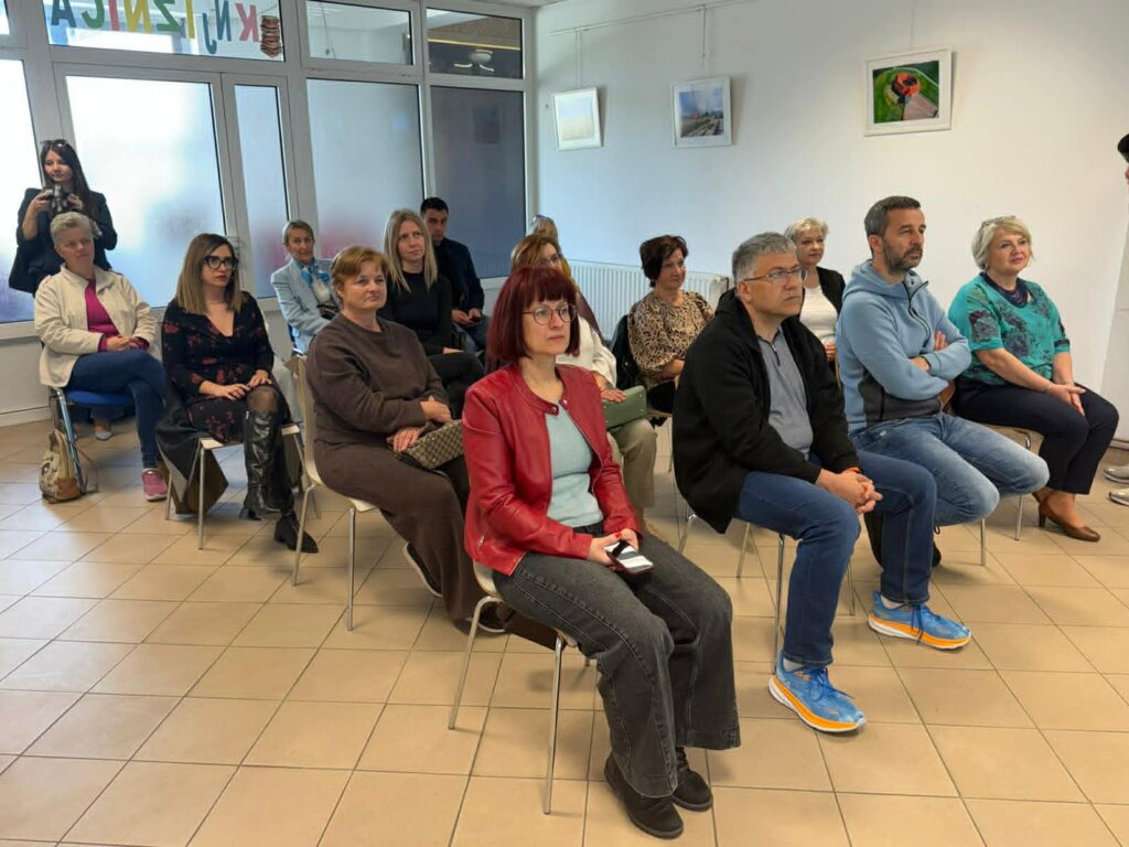 1258cda7 F898 4b30 B1a2 50f24ef3241b