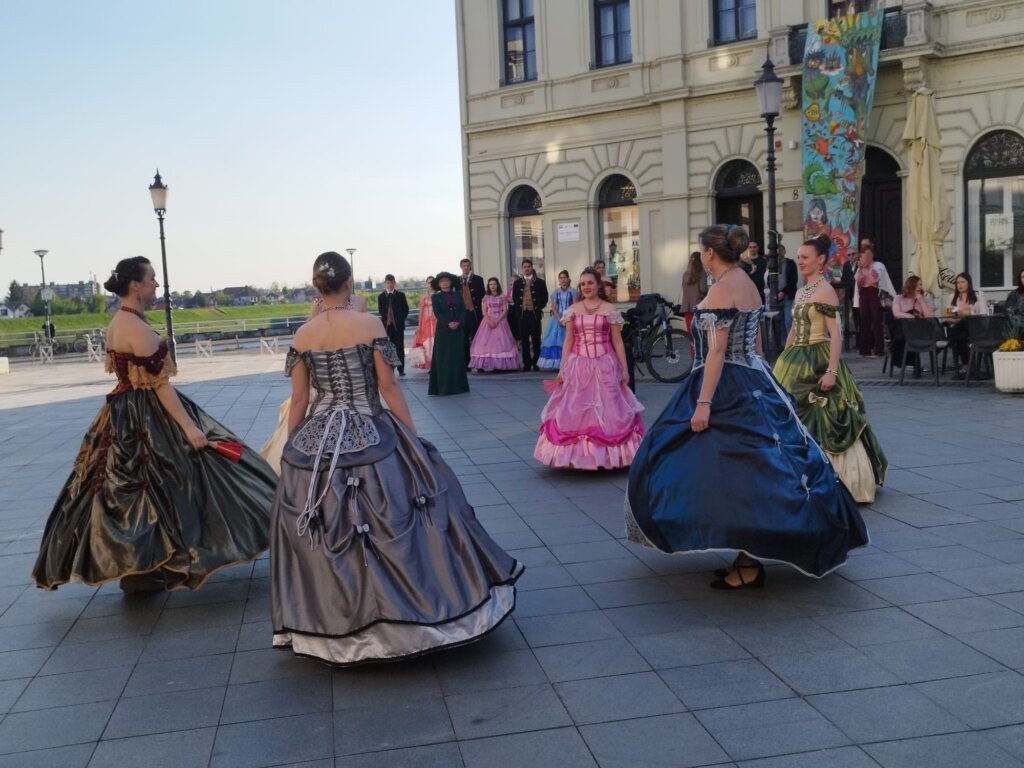 2070e2e0 88f9 443b Bea8 3bd0c891aee7