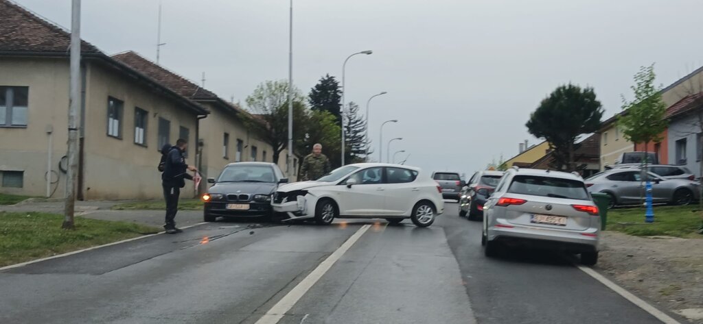 207b5a5f 1d35 404c A7ff B498b3bb3672