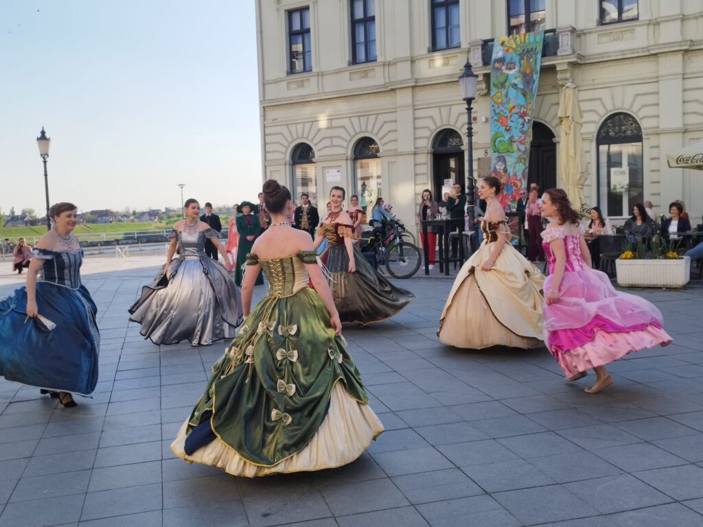 3e538382 5b31 4f95 B2c1 79cd18831574