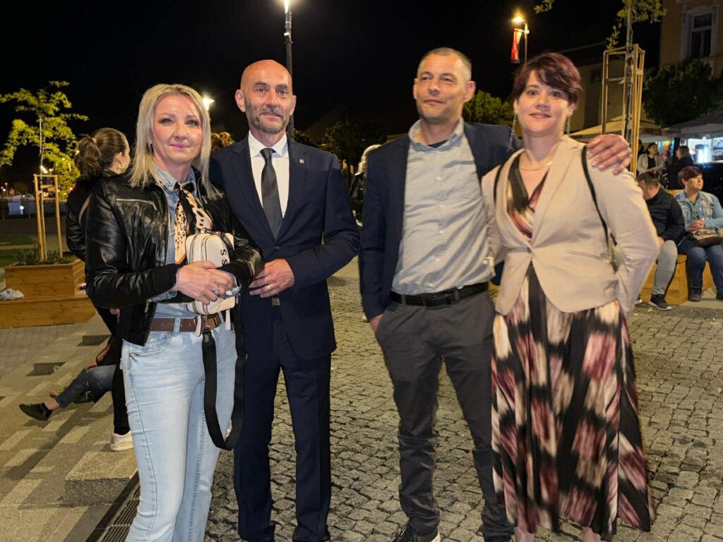 50e66aaf 3a14 4f8a 83ba 04b103e3c93e