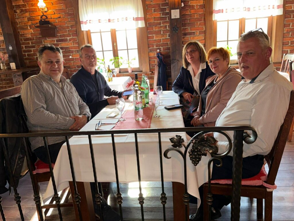 5a2a55c4 40e3 4ecb A922 377c59ce43b5