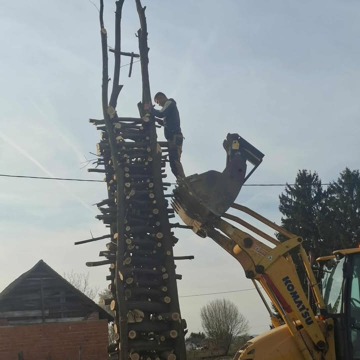 657394163 2122063581982511 2942906827633473100 N