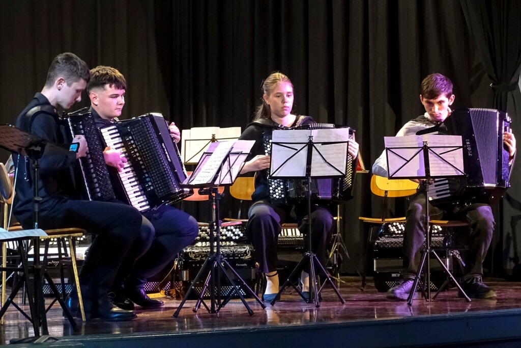 678843968 1921971175413573 8224456149602434189 N