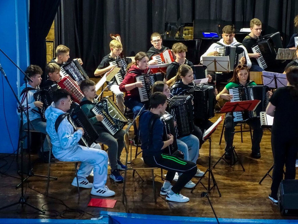 679709040 1921970455413645 1710822536776740298 N