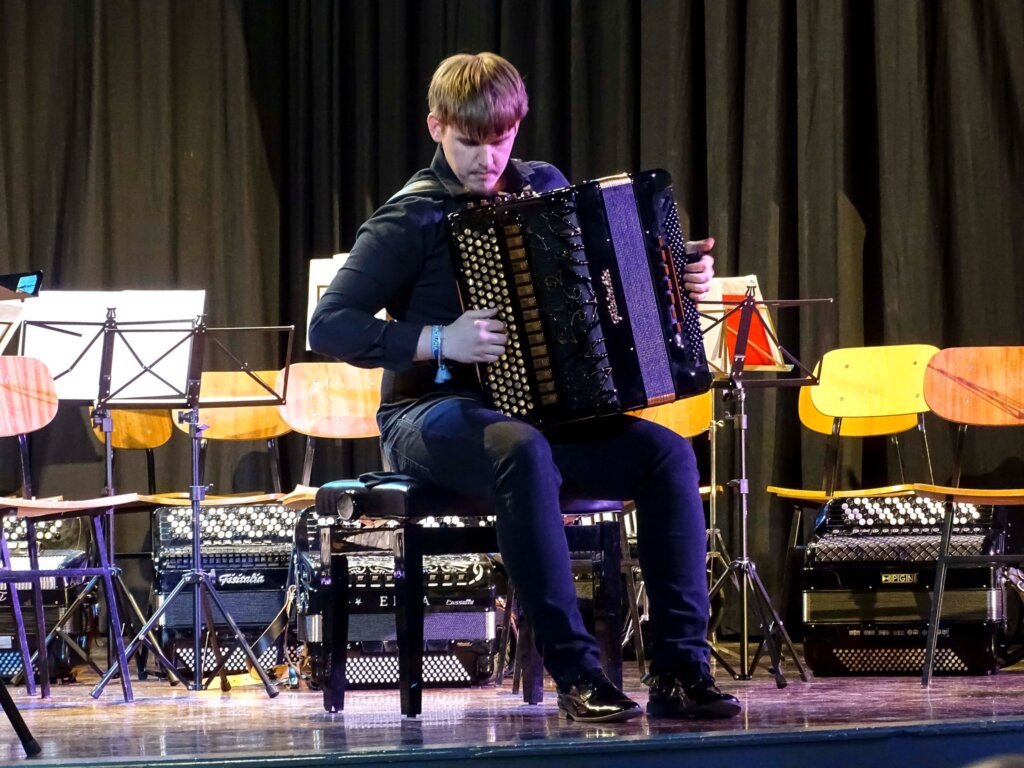 679734387 1921972098746814 4623129031461562827 N