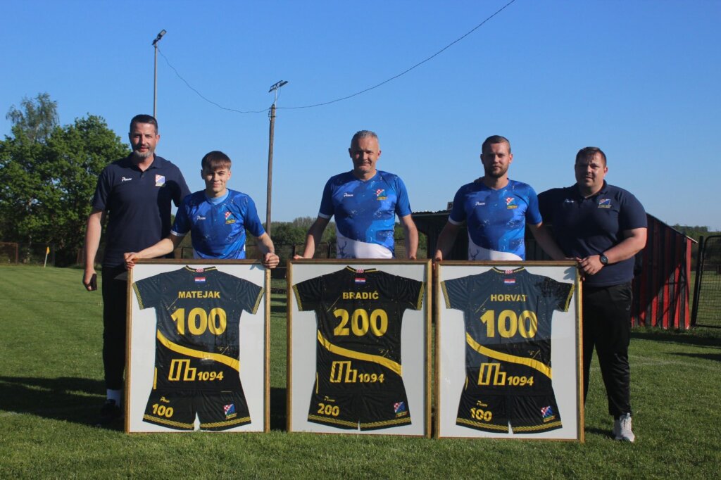 679779544 26797087533218582 4262308082257891560 N