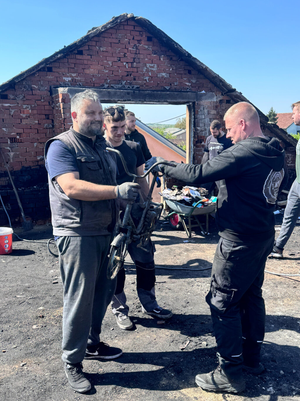 684105705 18120200764716151 3315959576215599405 N