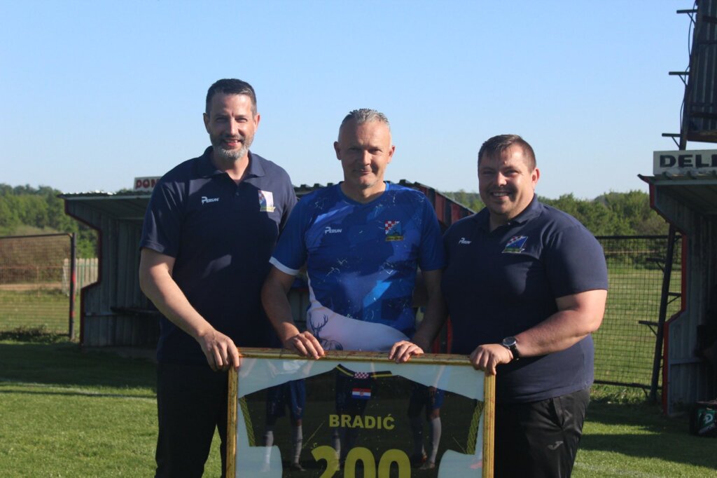 684226152 26797087416551927 8018372185553386394 N