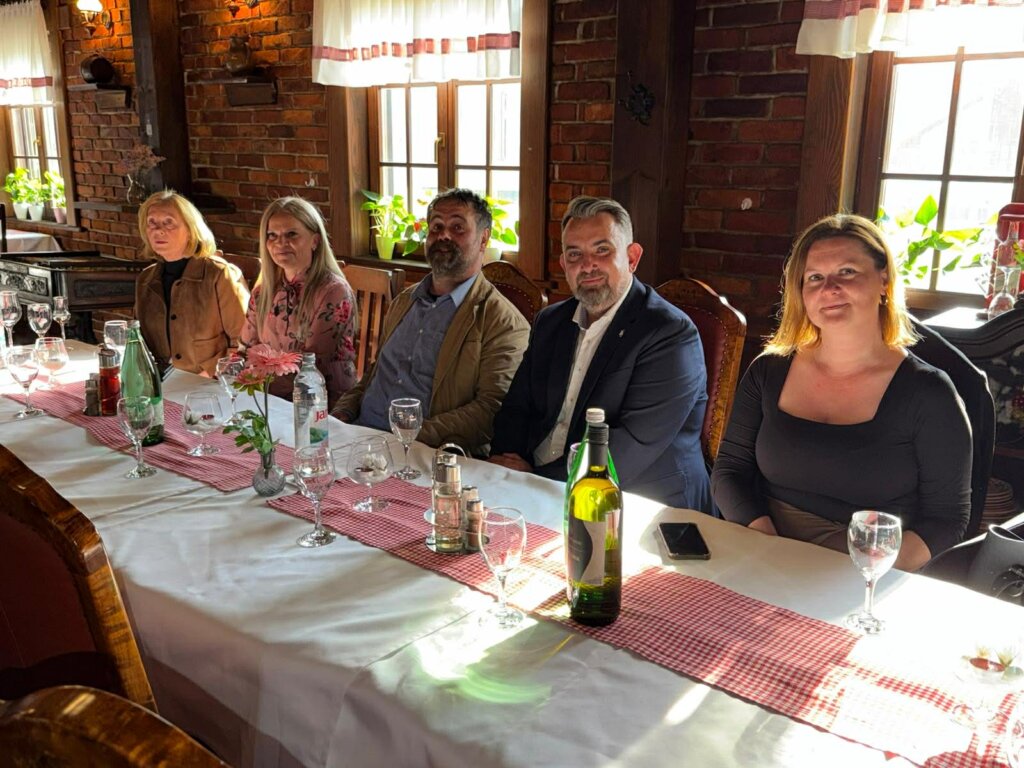 7a1b890b 25d7 4f5d Ba47 Aa82aacb6768