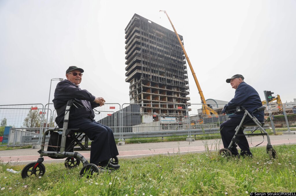 [VIDEO] Franjo i Drago redovito prate rušenje Vjesnika
