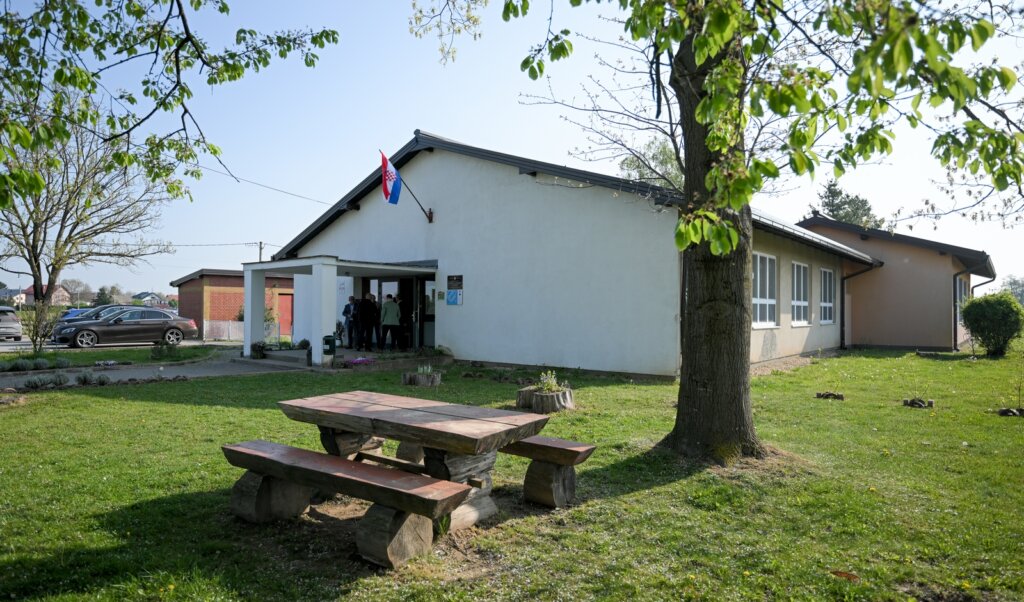Podrucna Skola Grada (1)
