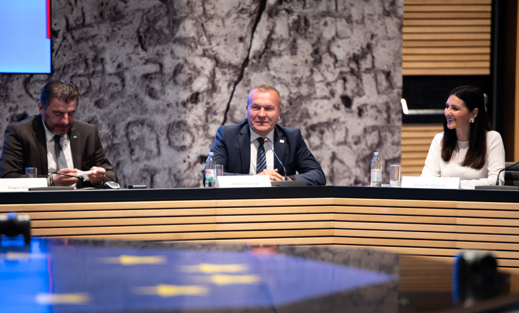 Urucivanje Ugovora (3)