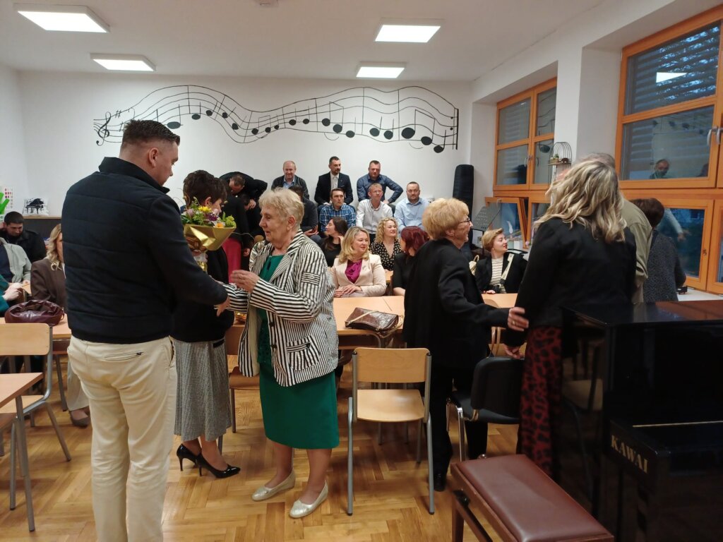 A1174350 0591 4d55 8aa9 24ce6f5ae548