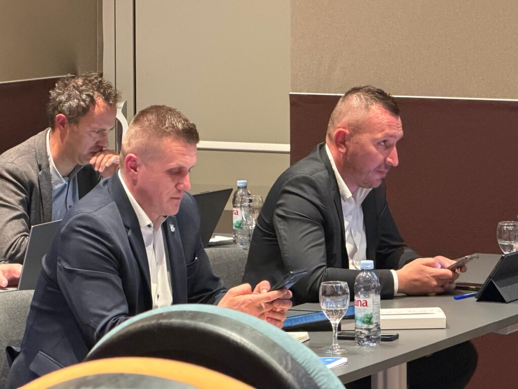 D3012735 F52f 4fbc B39c 21b94b0fd380