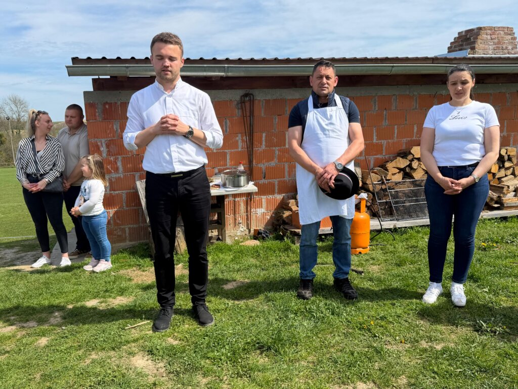 D90f4190 8f17 42ba B92a A9406379240d