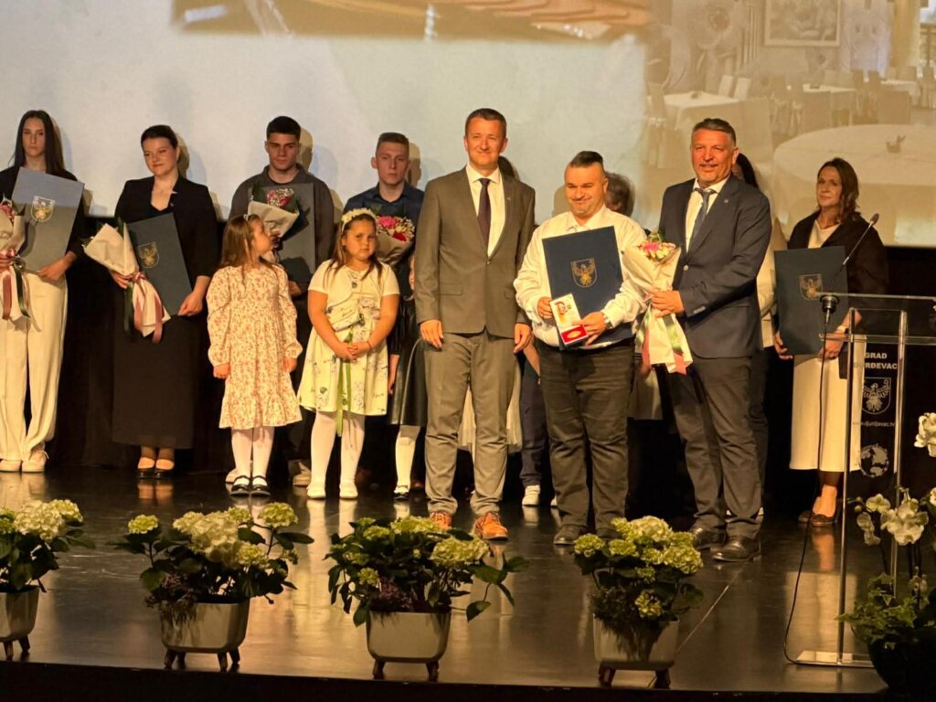 đurđevac Svečana Sjednica0ace9378 71af 4a99 9441 0498c39edd07 (46)