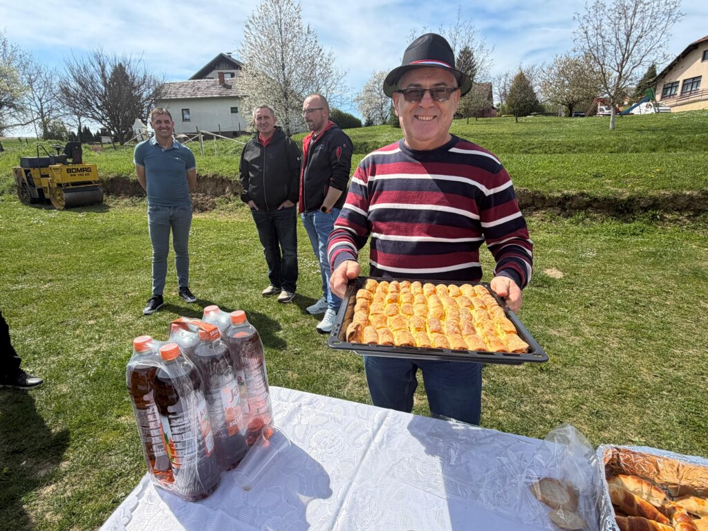 E6e445f3 A94e 4960 Ae0c F45015fd2247