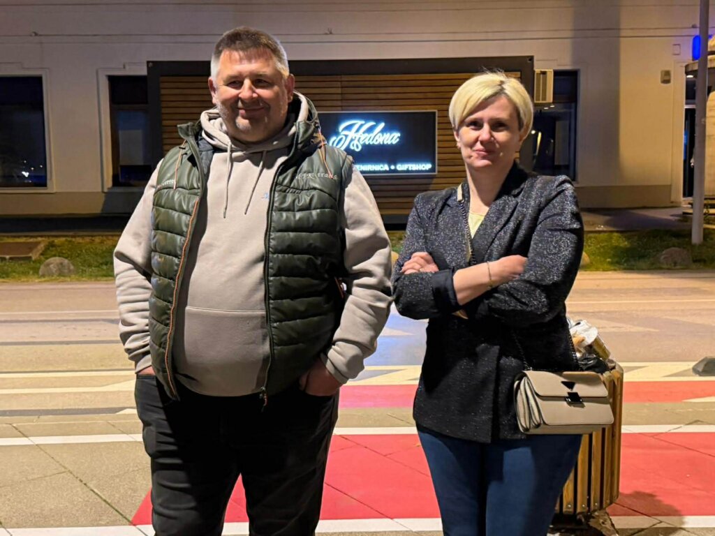 E7560995 Ee56 405f B04c 5272de478094