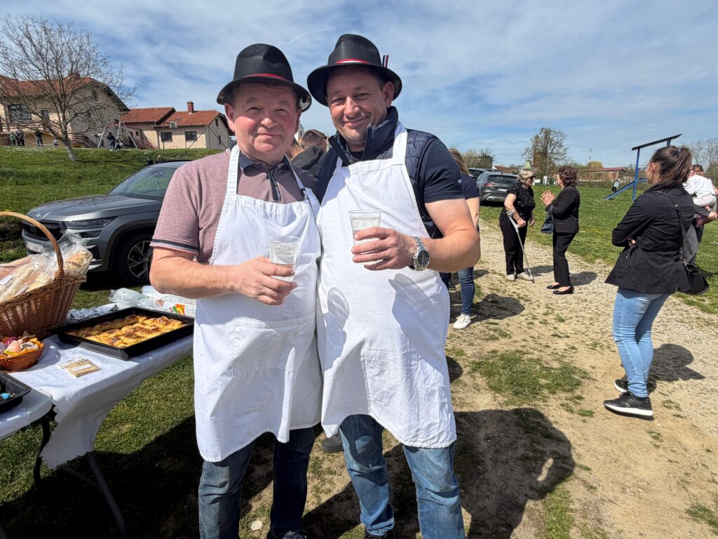 F21f7800 C6e8 4c8a 9d2d A2595f581a16