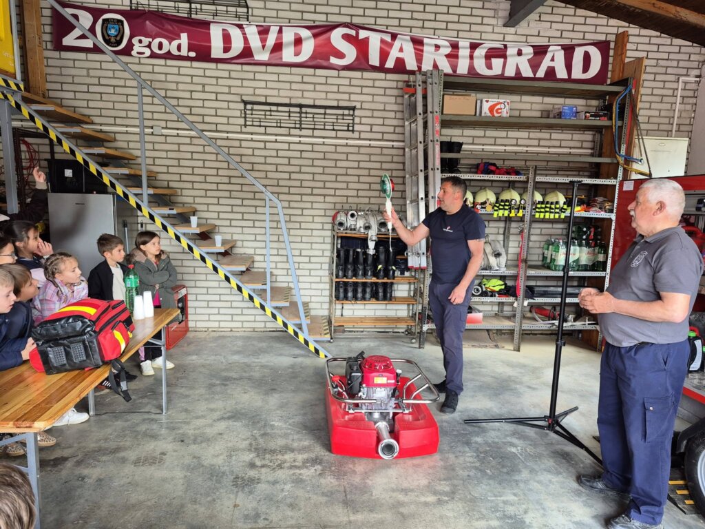 Posjet Učenika Dvd U Starigrad (1)