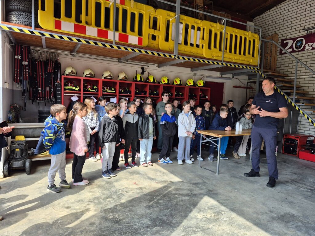 Posjet Učenika Dvd U Starigrad (12)