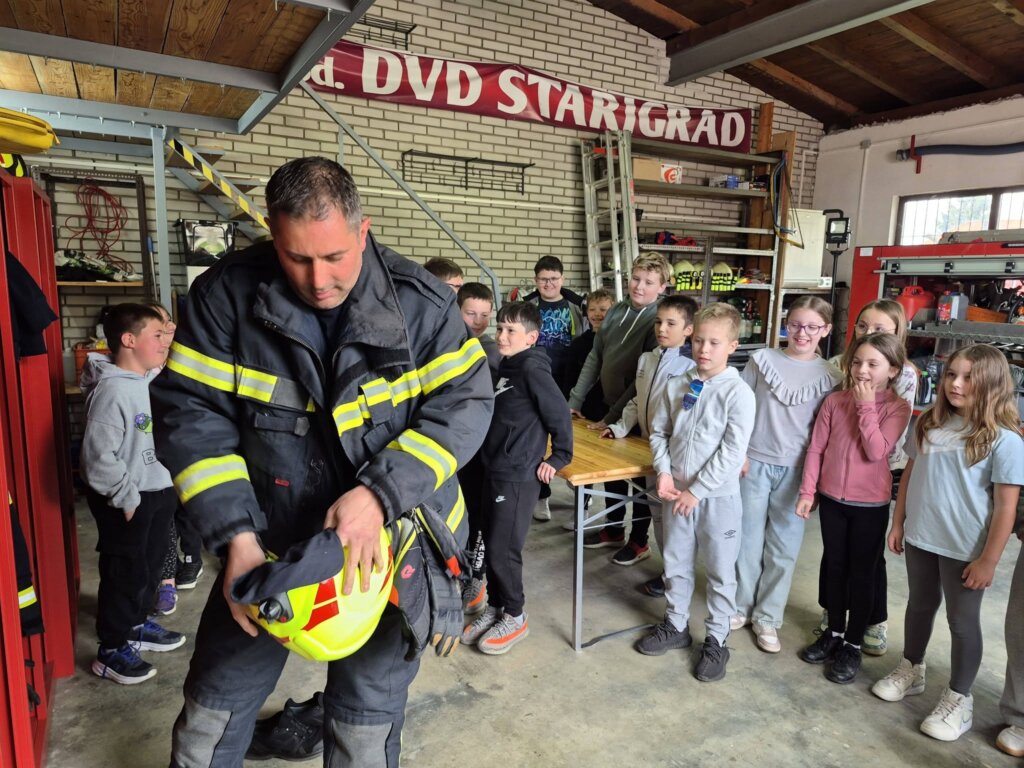 Posjet Učenika Dvd U Starigrad (13)
