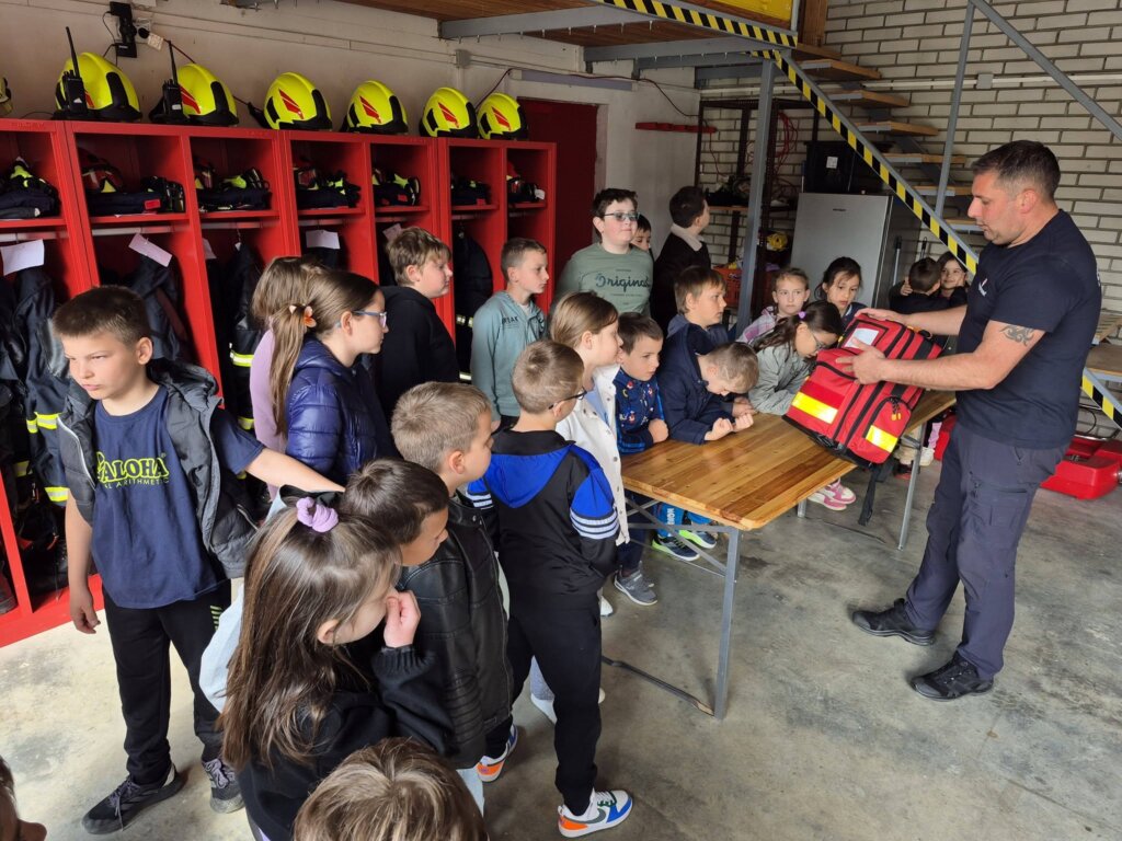 Posjet Učenika Dvd U Starigrad (3)