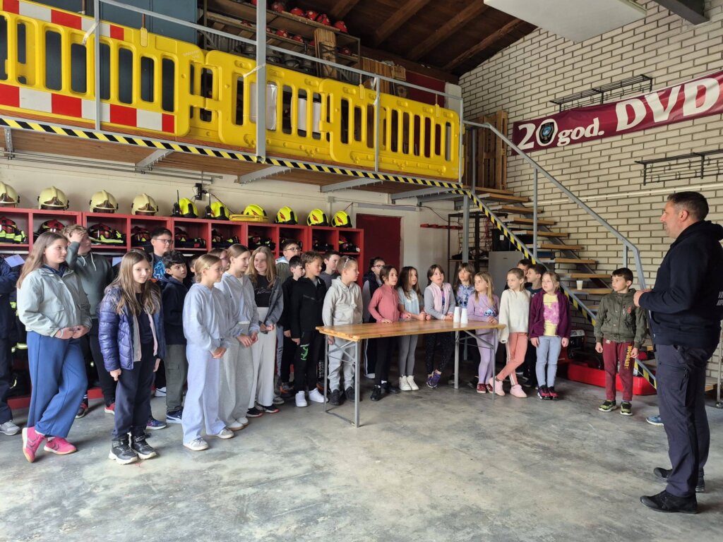 Posjet Učenika Dvd U Starigrad (5)