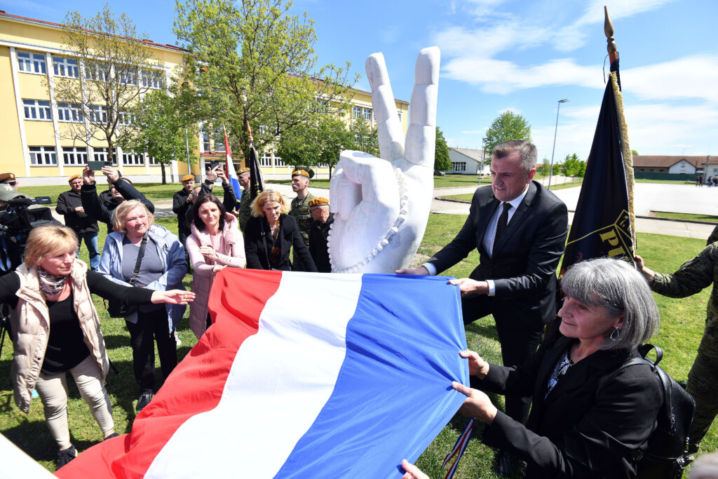 Varaždin: Otkriven spomenik “Pobjeda” u čast poginulim Pumama