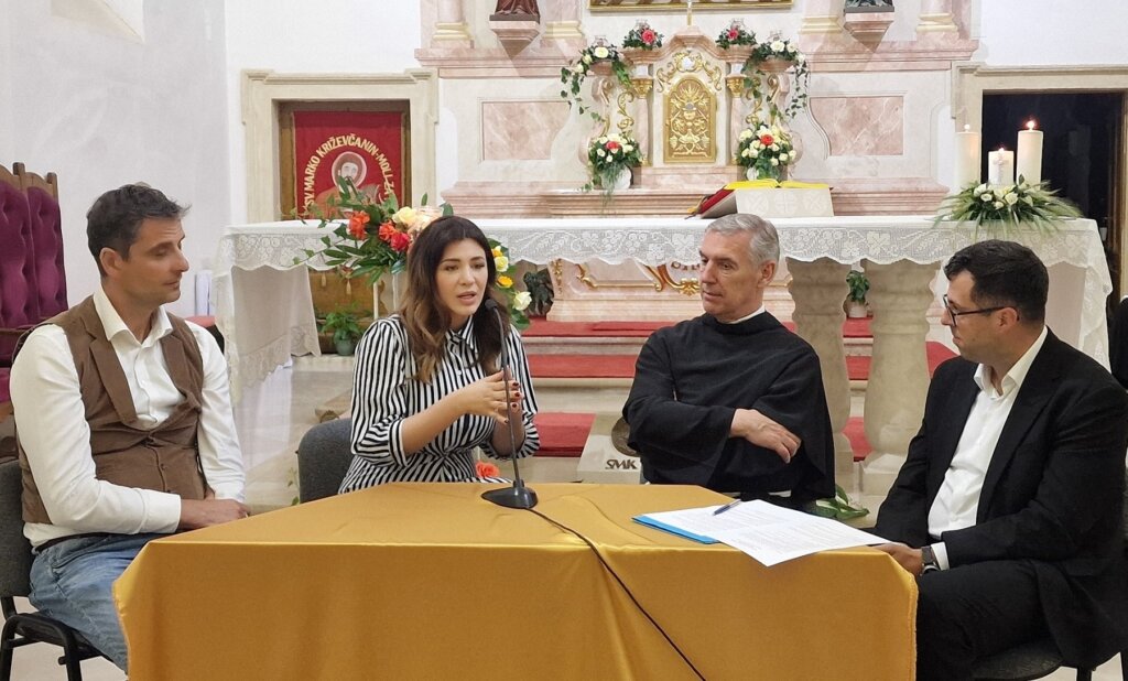 08 Okrugli Stol Ima Li Svetaca Među Nama