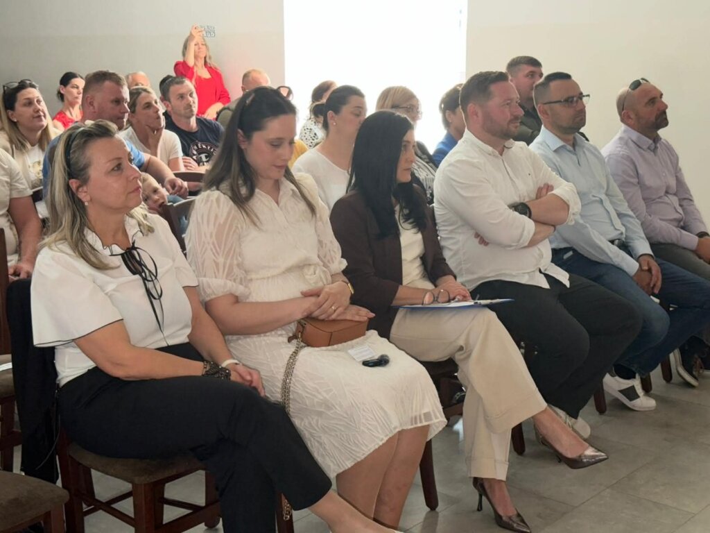 Dv Crvenkapica Fark (12)