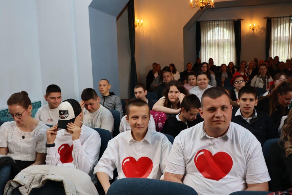 Img 2013 1536x1024