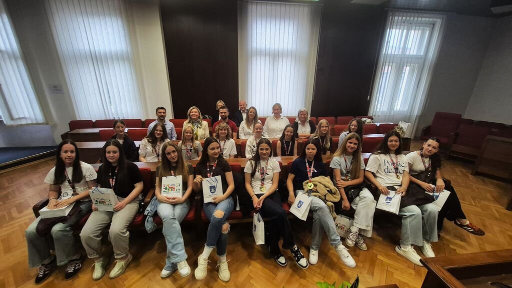Zlatne mlade rukometašice Podravke U14 na svečanom prijemu u Gradskoj vijećnici