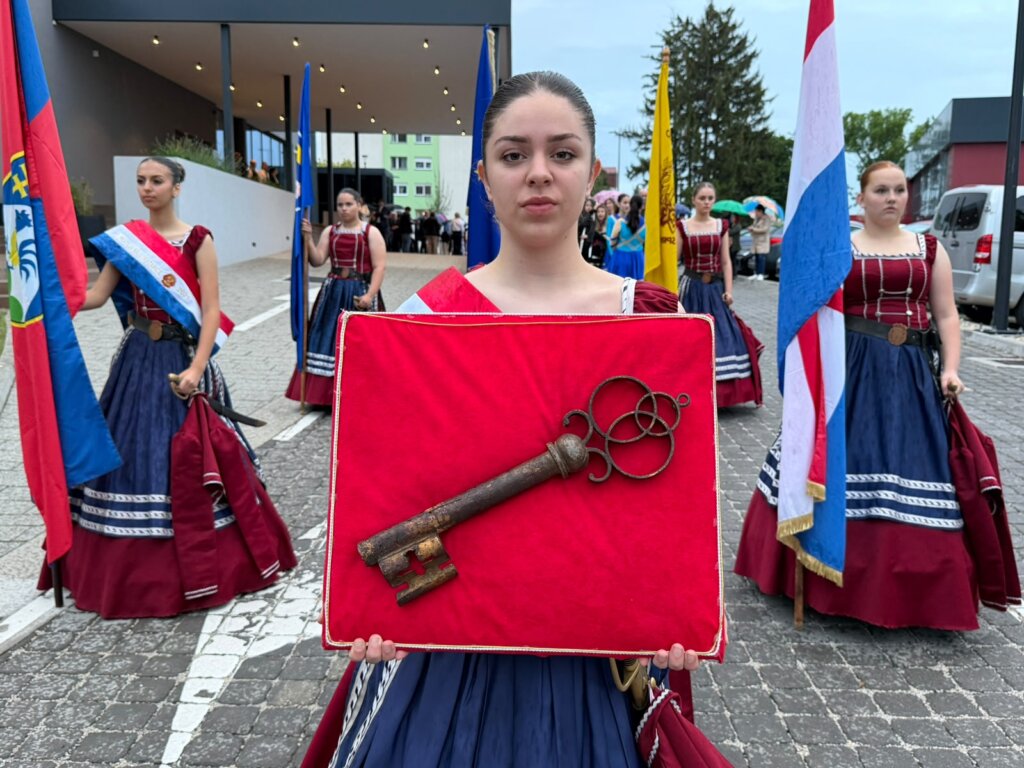 Povorka Spravišče 2026 06 05 20 35 10 (1)