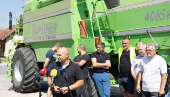 Rokovci: Konferencija Za Medije Sindikata Zaposlenih U Poljoprivredi Slavonije I Baranje