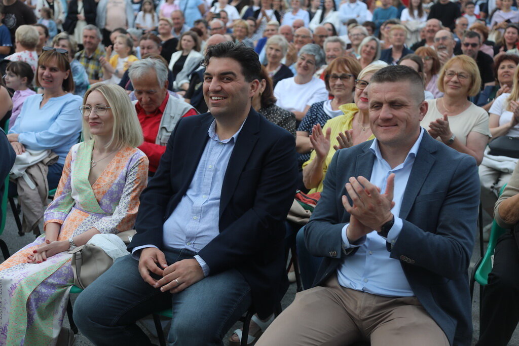 Tamburasi Knjiznica 008