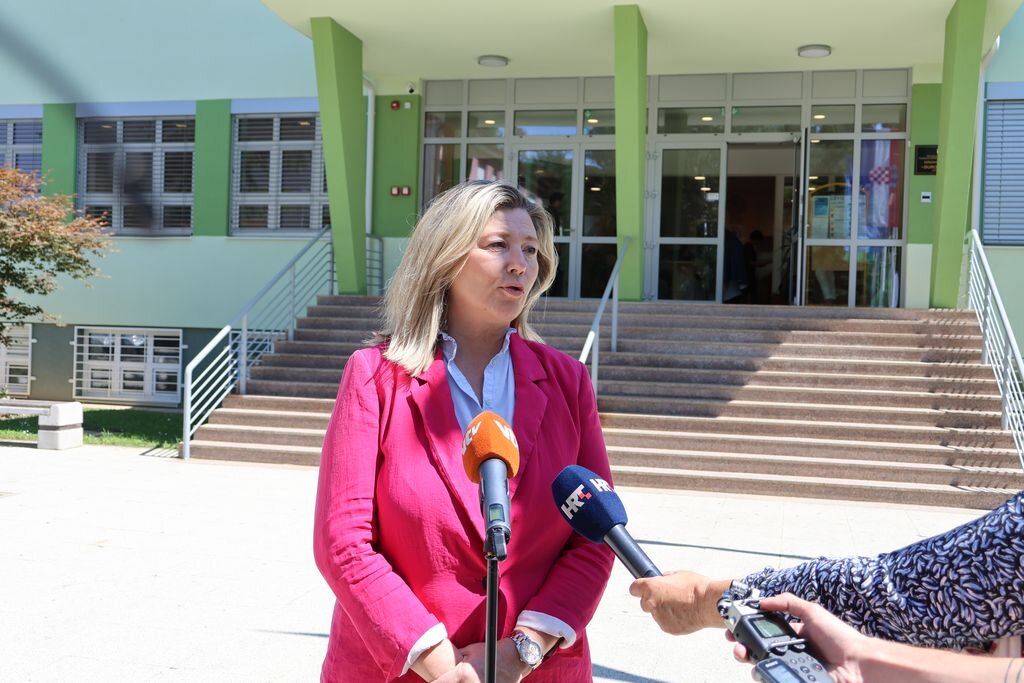 Zavrsna Konferencija Ene Obnova Djuro Ester