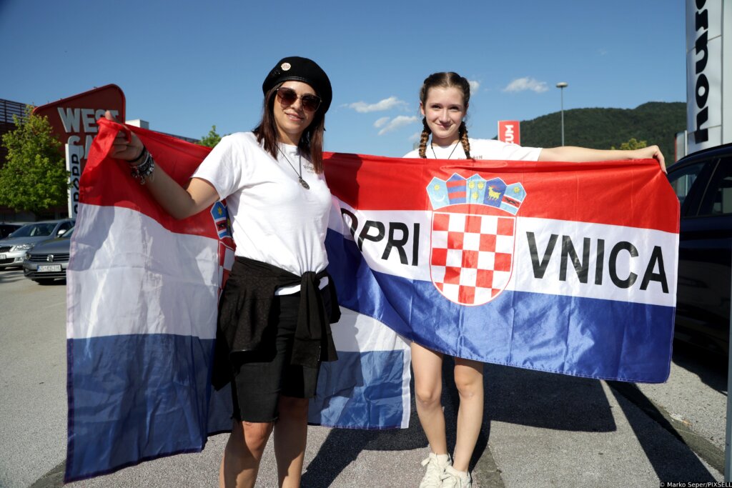 Zaprešić: Fanovi Se Okupljaju Uoči Koncerta Marka Perkovića Thompsona