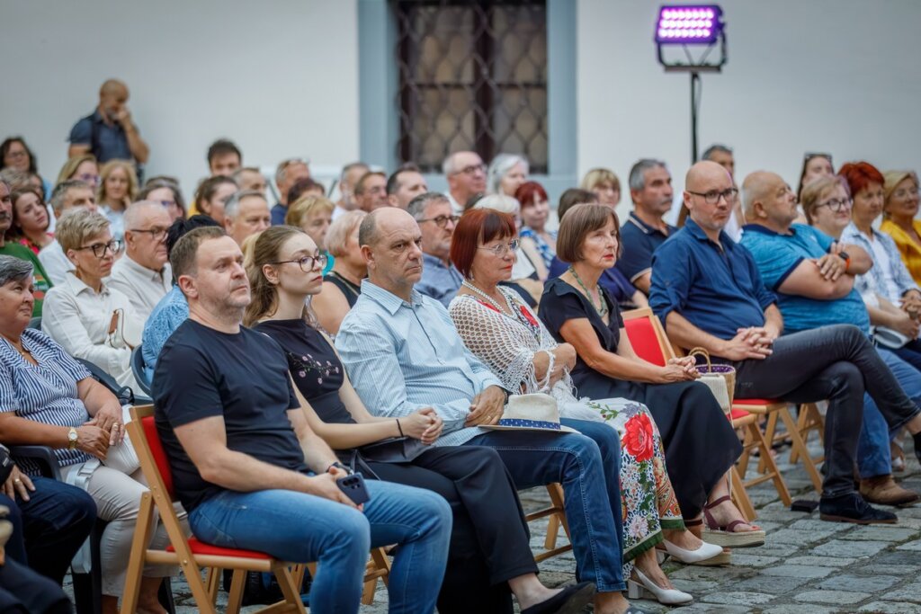 Koncert5riznica 1054 – Kopija