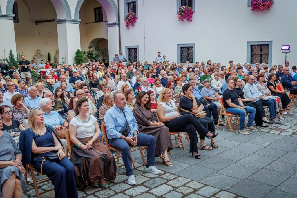 Koncert5riznica 1068 – Kopija