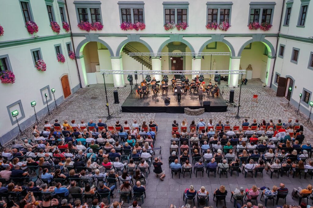 Koncert5riznica 1156 – Kopija