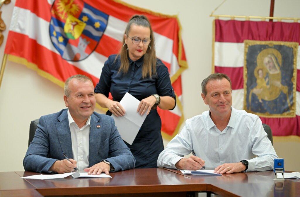Potpisivanie ugovora Grad Zupanija (17)
