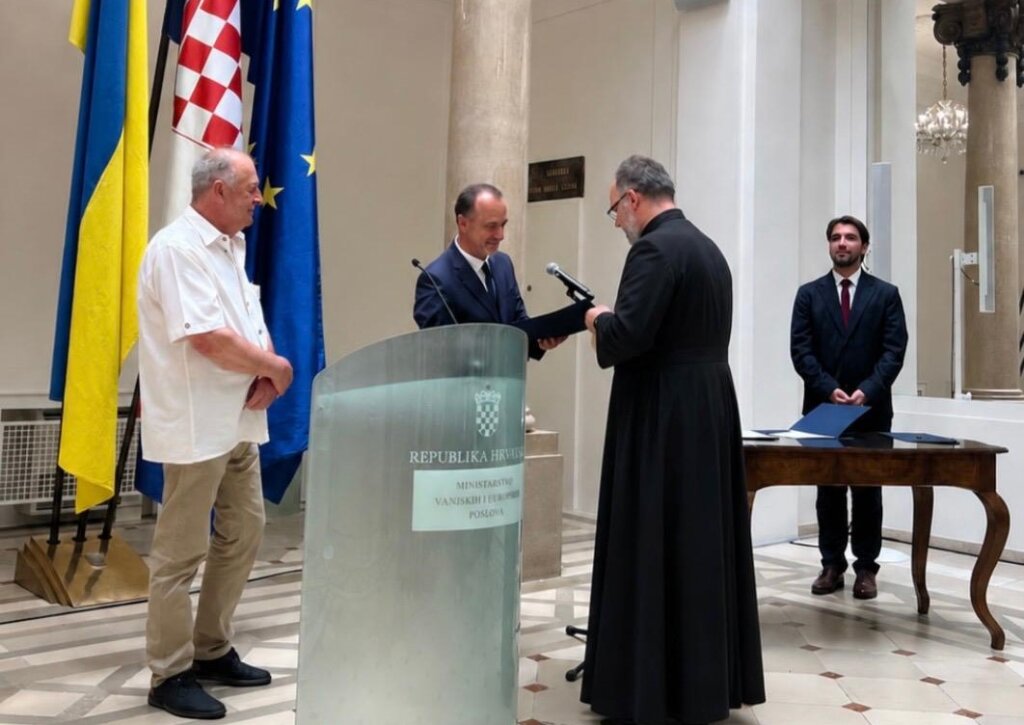 Vladiki Milanu Stipiću uručena zahvalnica ukrajinskog veleposlanstva i Ministarstva vanjskih poslova