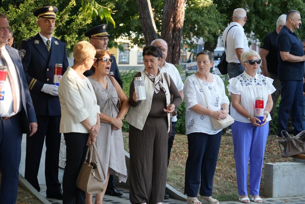 Dan pobjede polaganje vijenaca