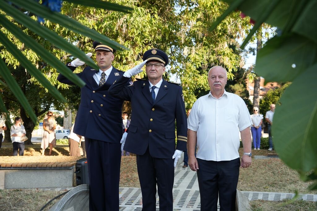 Dan pobjede polaganje vijenaca