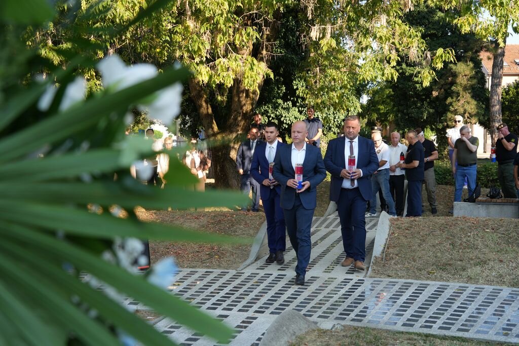 Dan pobjede polaganje vijenaca