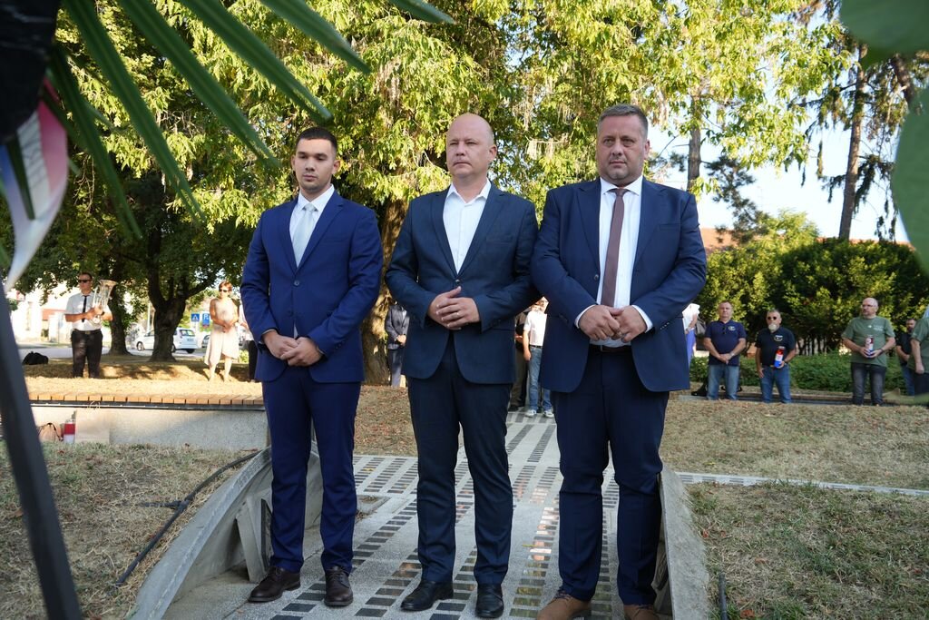 Dan pobjede polaganje vijenaca