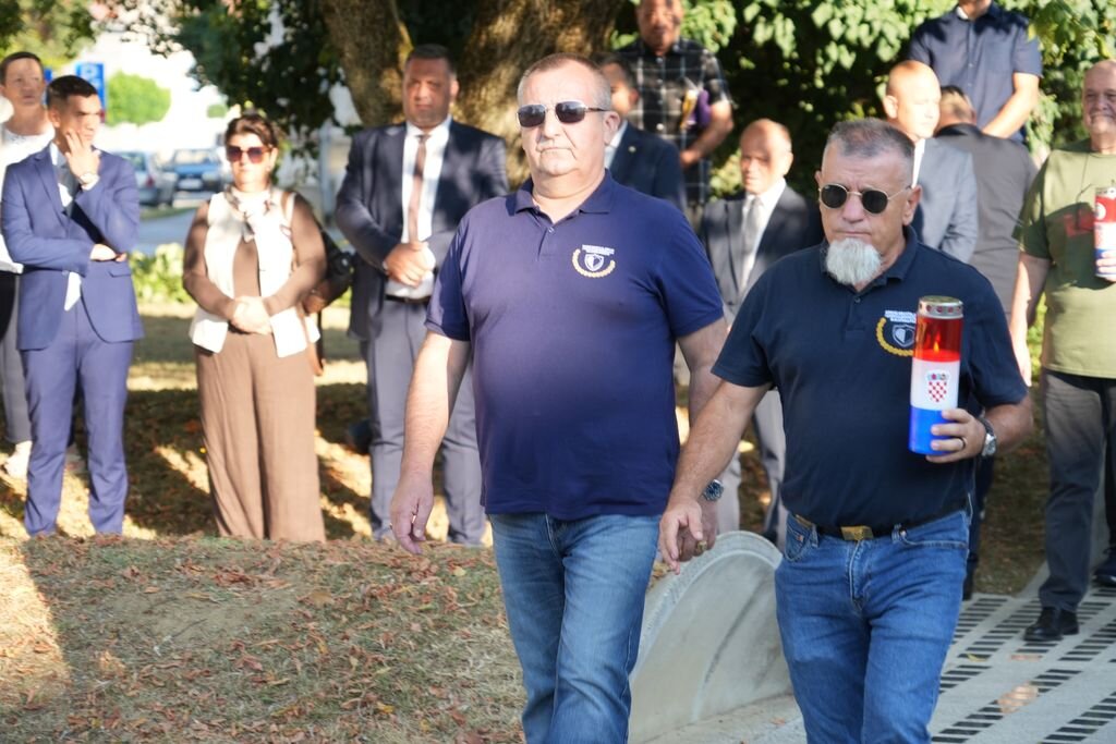 Dan pobjede polaganje vijenaca